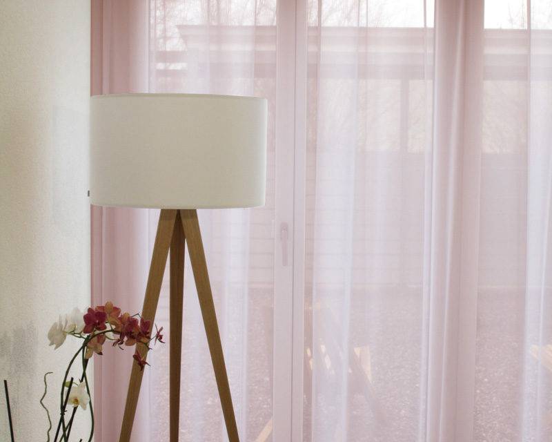 Kinder-Vorhänge rosa in einem Mädchenzimmer.