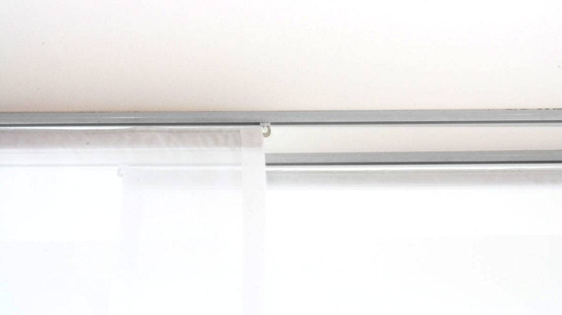 Vorhangschienen VS-57 aus Aluminium in der Farbe grau.